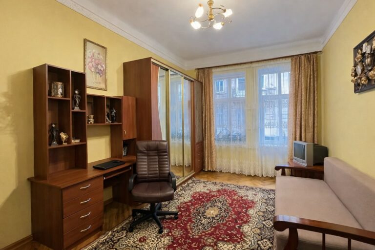 Продаж квартири на вул. Опільського