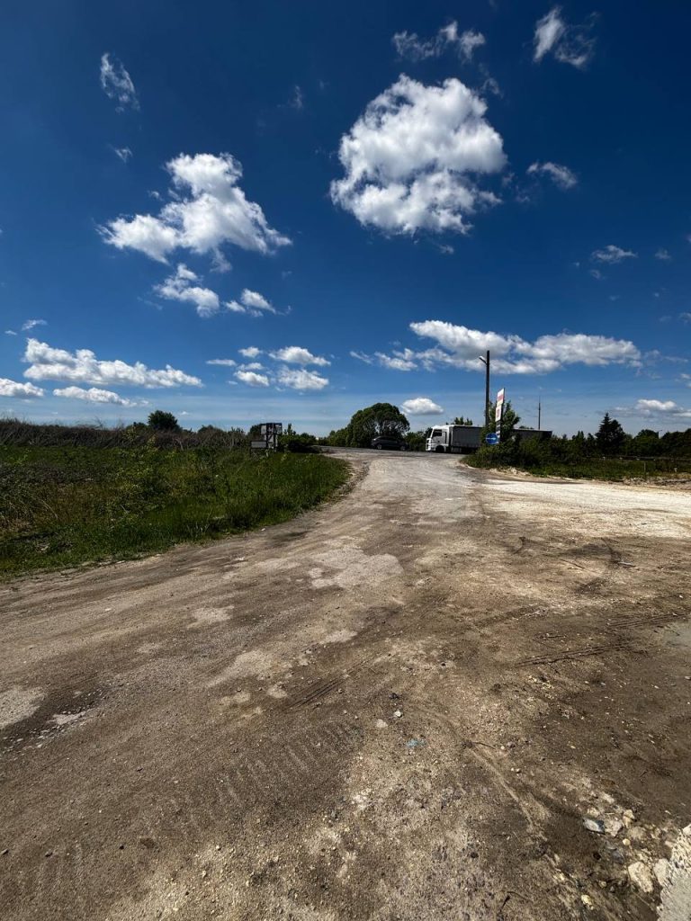 Продаж ділянки, Холодновідка